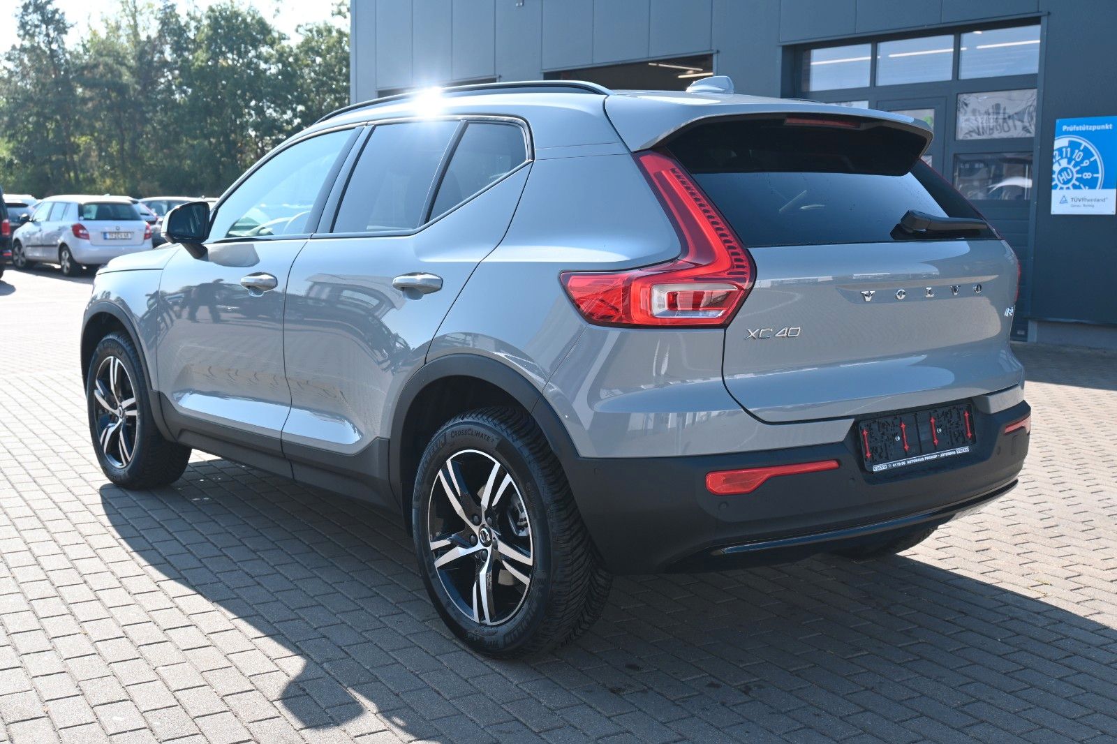 Fahrzeugabbildung Volvo XC40 B4 DKG Plus Dark*FSHZG*360°*ACC*AHK