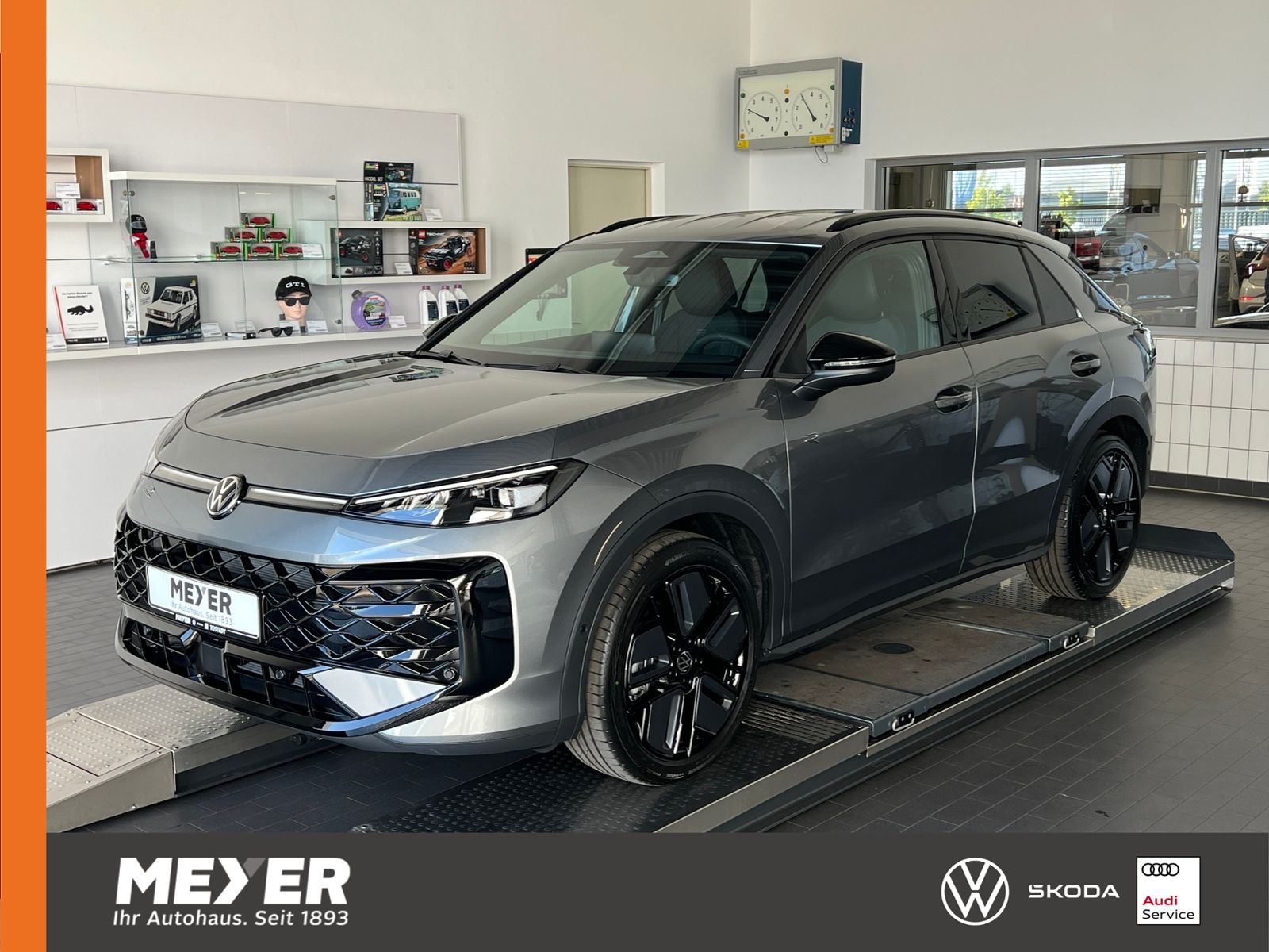 Fahrzeugabbildung Volkswagen T-Roc R-Line 1.5 eTSI DSG *BlackStyle,IQ-Light,N