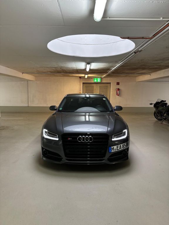 Audi S8