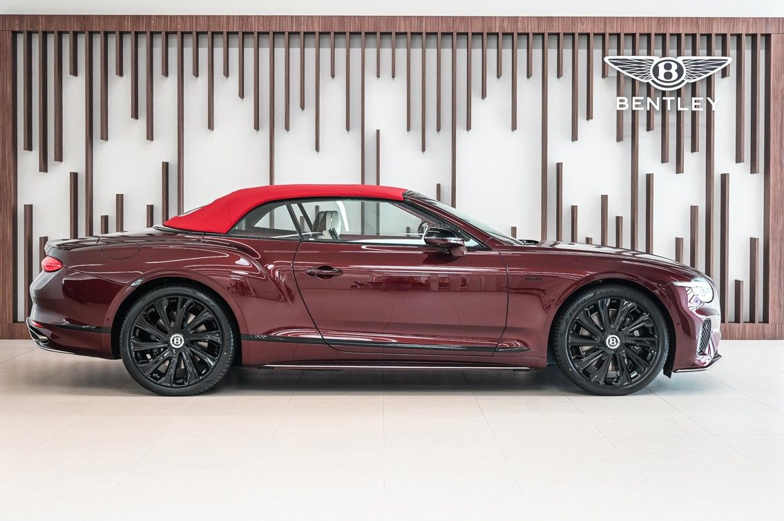 Bentley Continental GTC Mulliner V8 Hybrid imagem 3