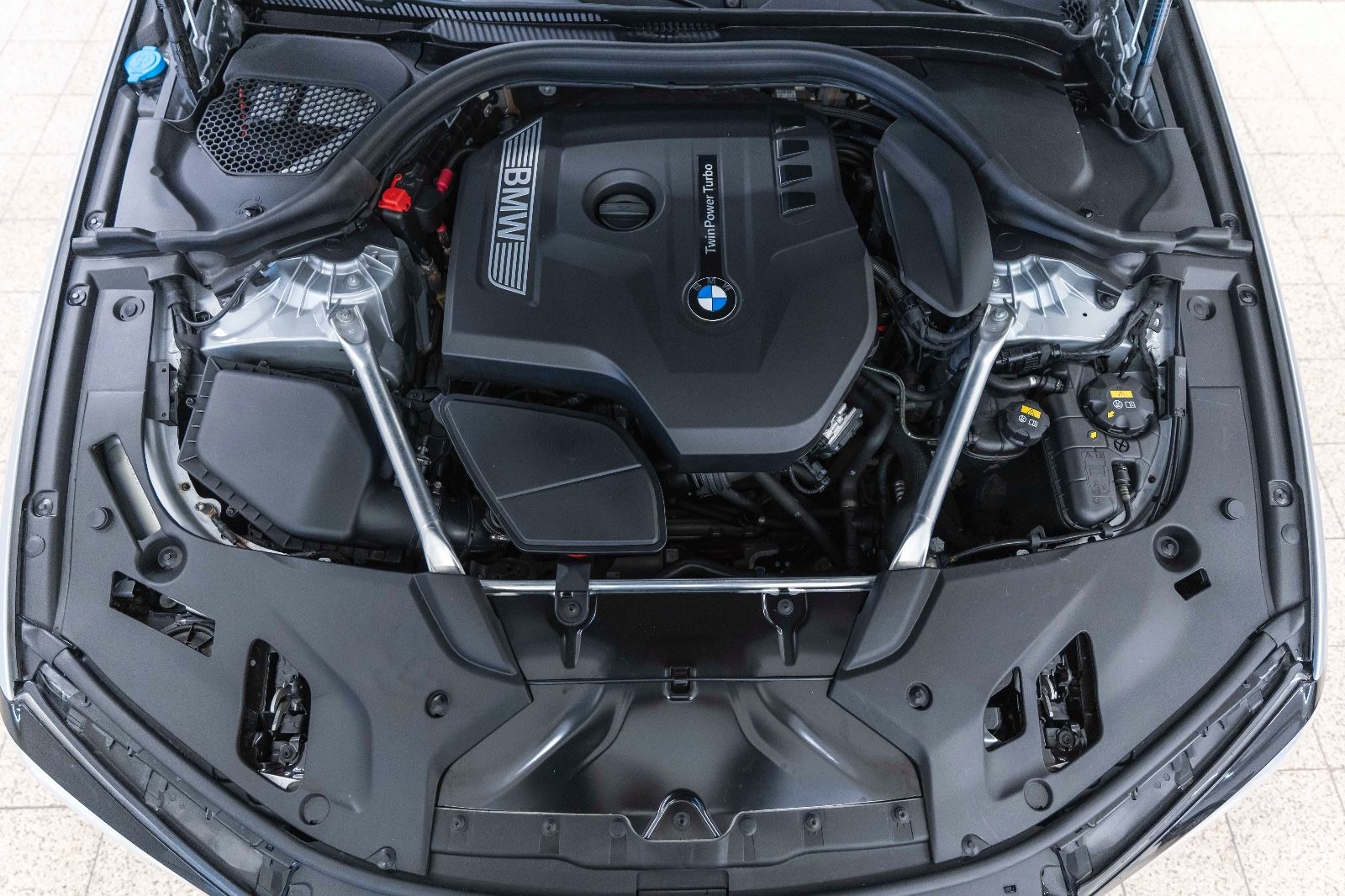 Fahrzeugabbildung BMW 530i xDrive M-Performance HUD LED KAM TOTW NAV