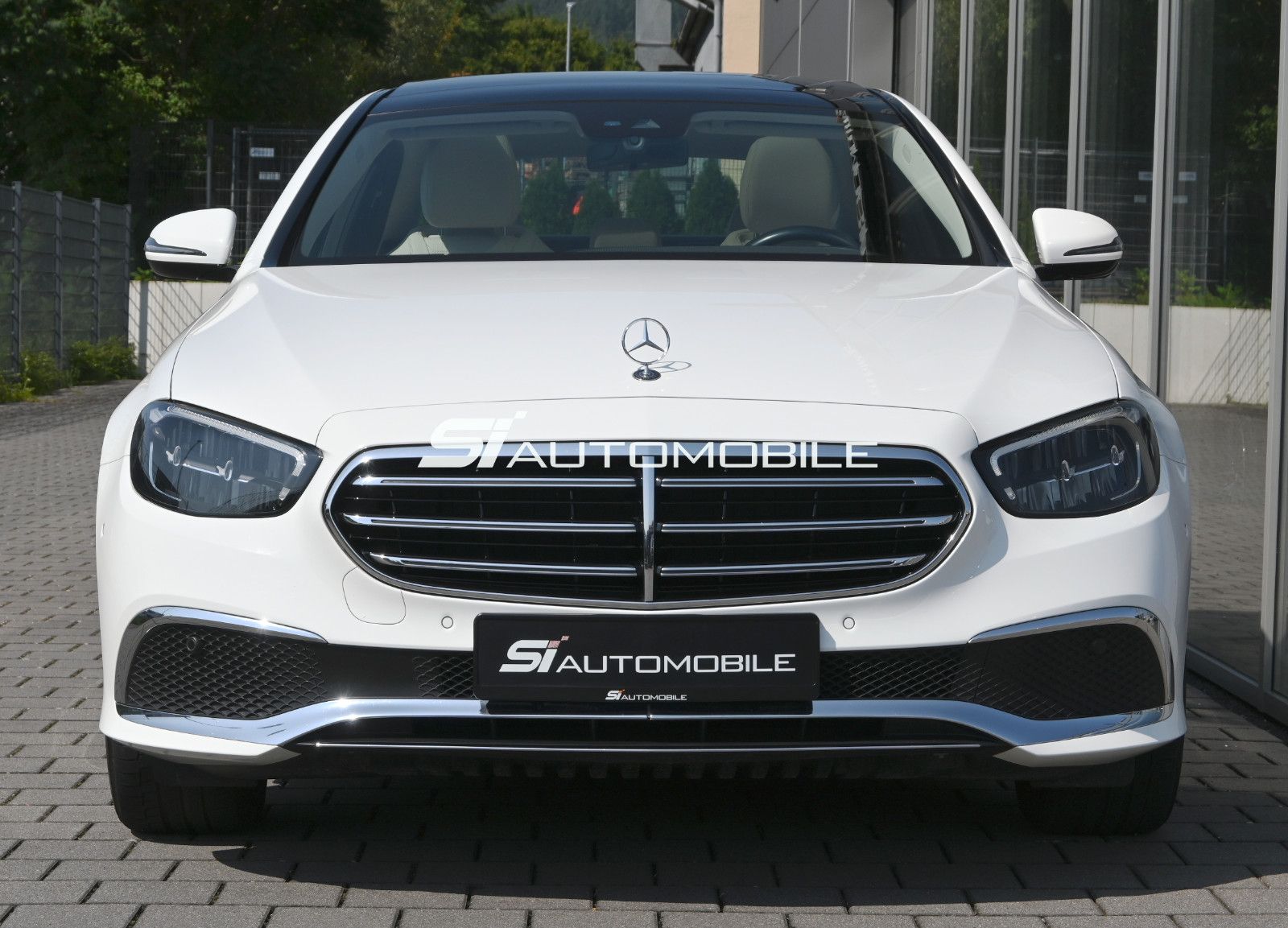 Fahrzeugabbildung Mercedes-Benz E 220 d 4MATIC Exclusive °AHK°PANO°STANDHEIZUNG°