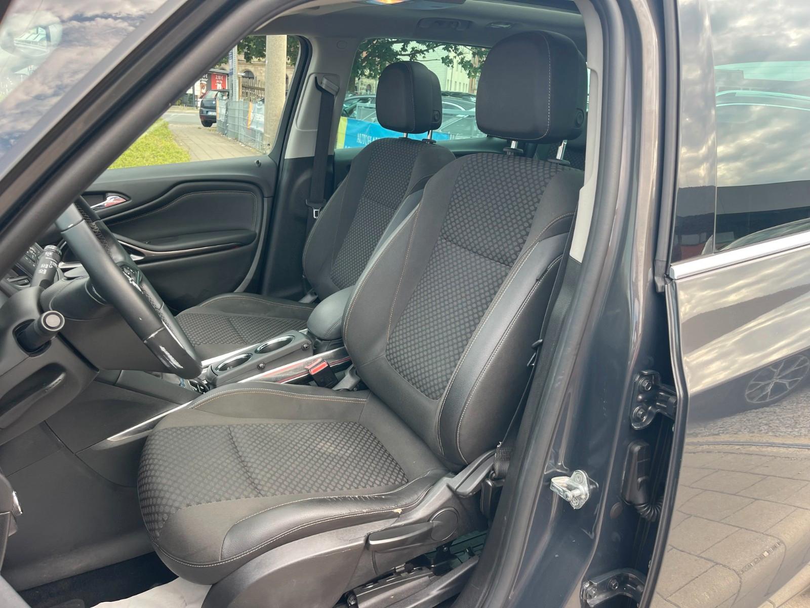 Opel Zafira 2015 — фото 11