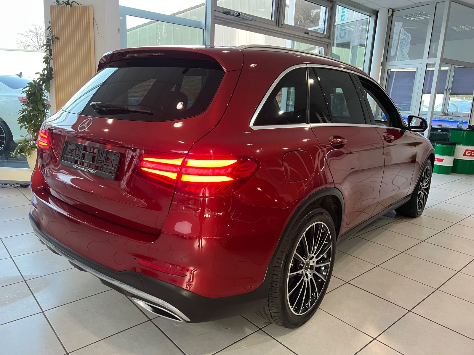 Fahrzeugabbildung Mercedes-Benz GLC 250 d 4Matic AMG LINE *DESIGNO-LACK*