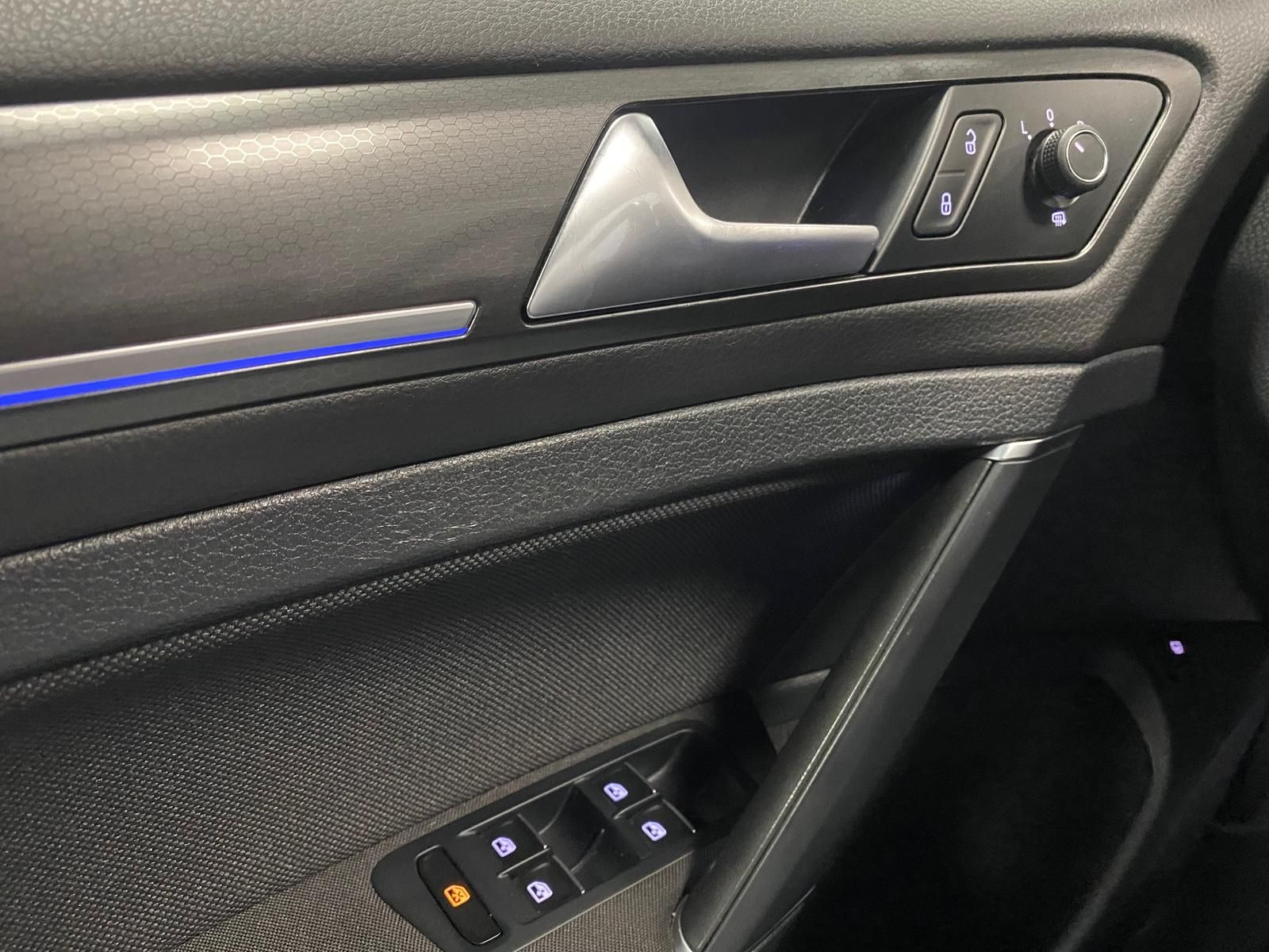Fahrzeugabbildung Volkswagen Golf VII 1.4 PLUG-IN HYBRID GTE+AHK+MATRIX+ACC