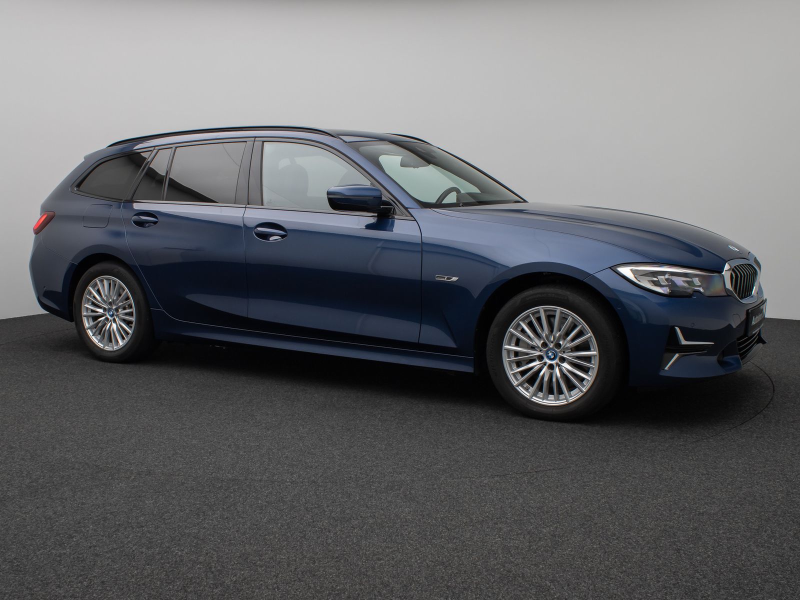 Fahrzeugabbildung BMW 330e xD Luxury Line Panorama Kamera HUD DAB AHK