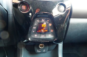 Fahrzeugabbildung Peugeot 108 Allure aus 1. Hand, erst 8Tkm!