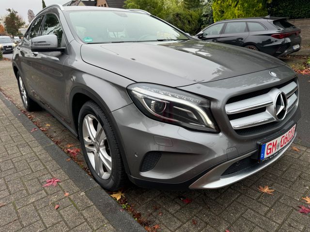 Mercedes-Benz GLA 200 LederXenonPdcV.u.hKlimaScheckheftGaranti