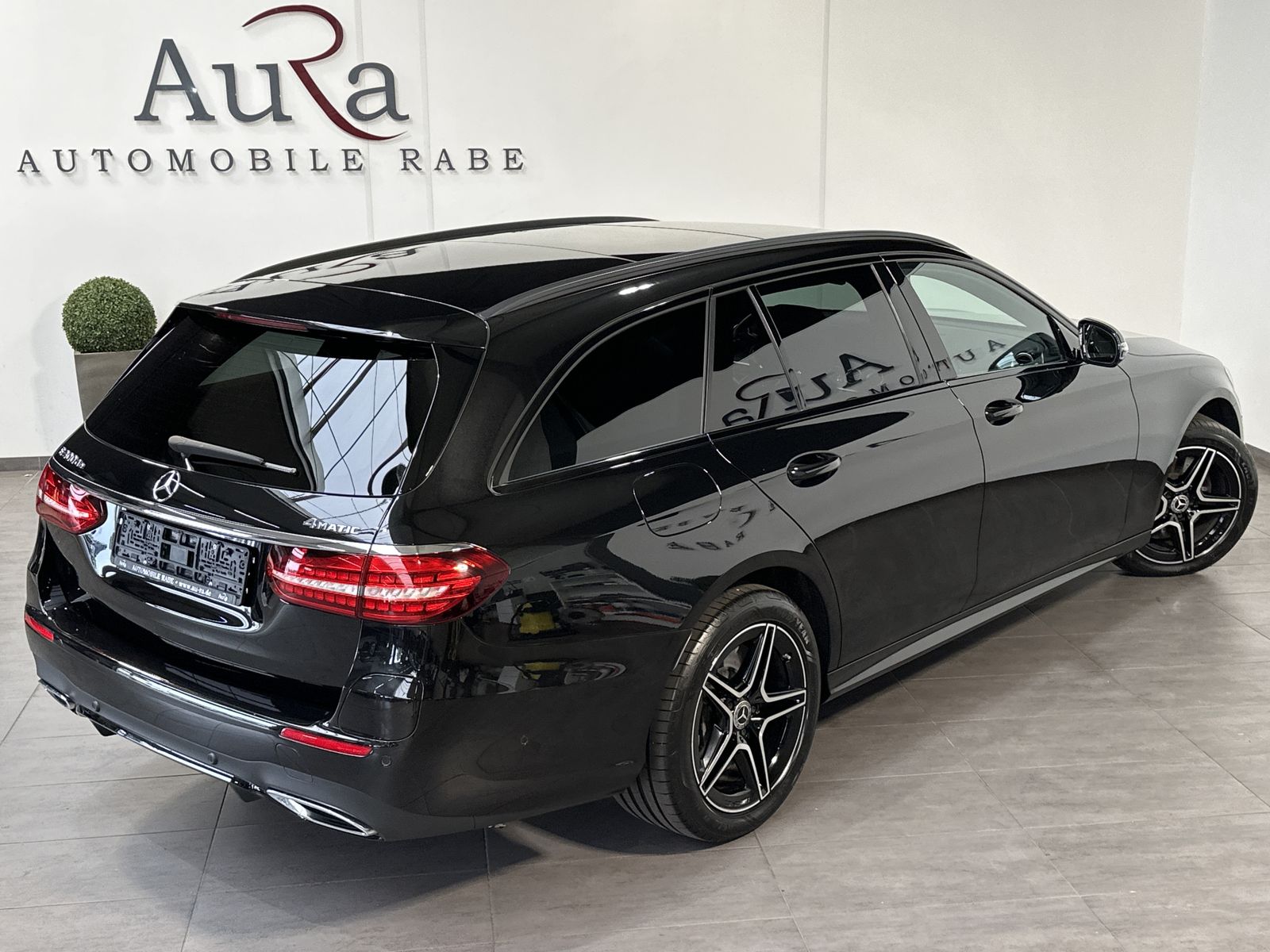 Fahrzeugabbildung Mercedes-Benz E 300de T 4Matic AMG-Line NAV+LED+AHK+PANO+360°