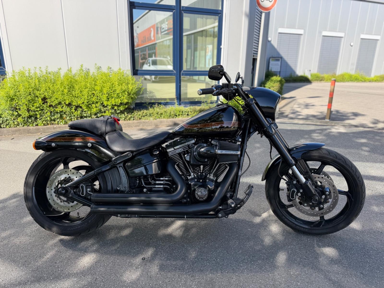 Harley-Davidson PRO STREET BREAKOUT*110auf117*FXSE*260er*