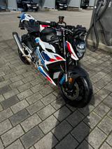 BMW M1000R
