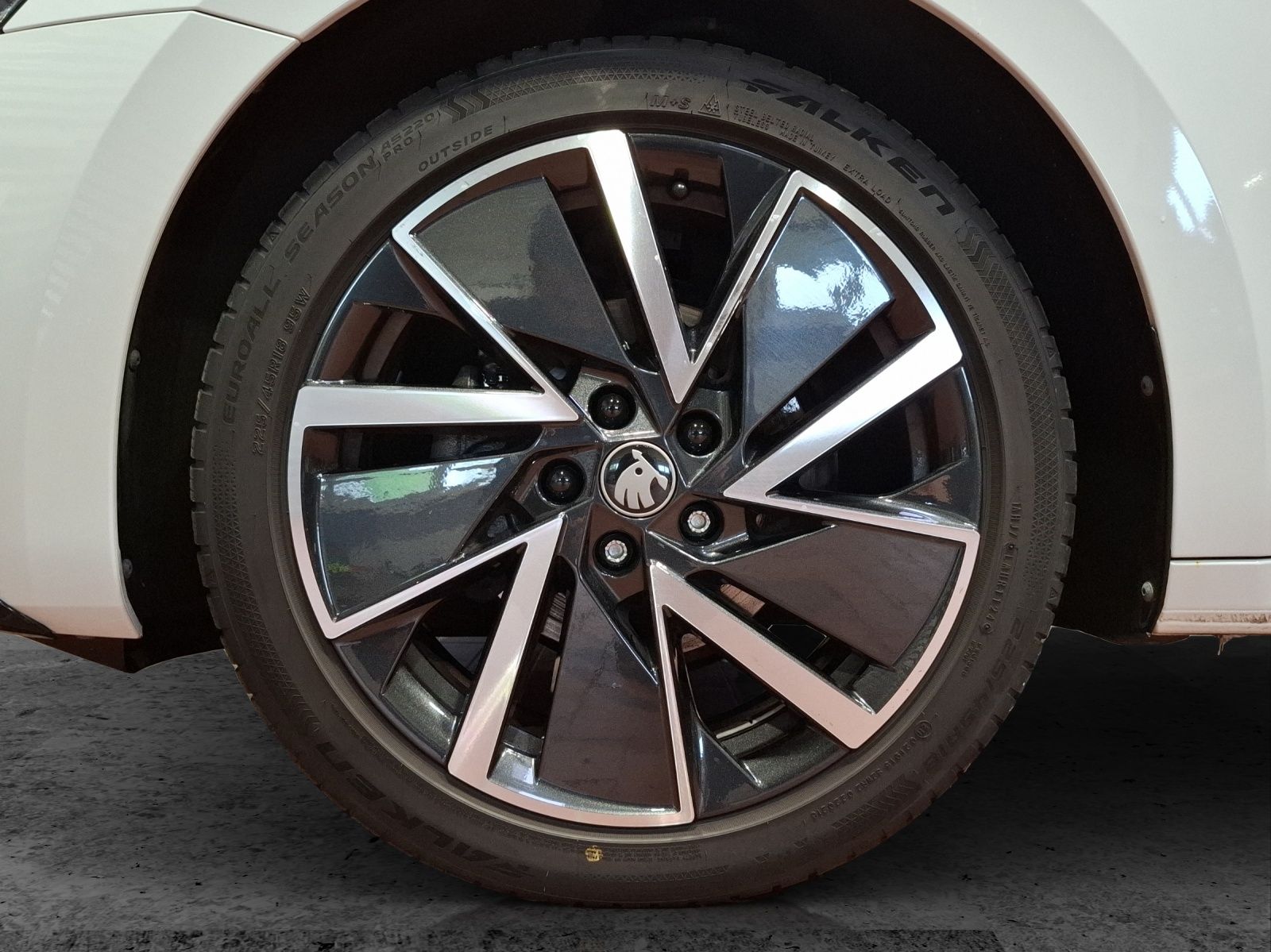 Fahrzeugabbildung SKODA Octavia Combi TDI Sportline DSG Matrix Navi HUD