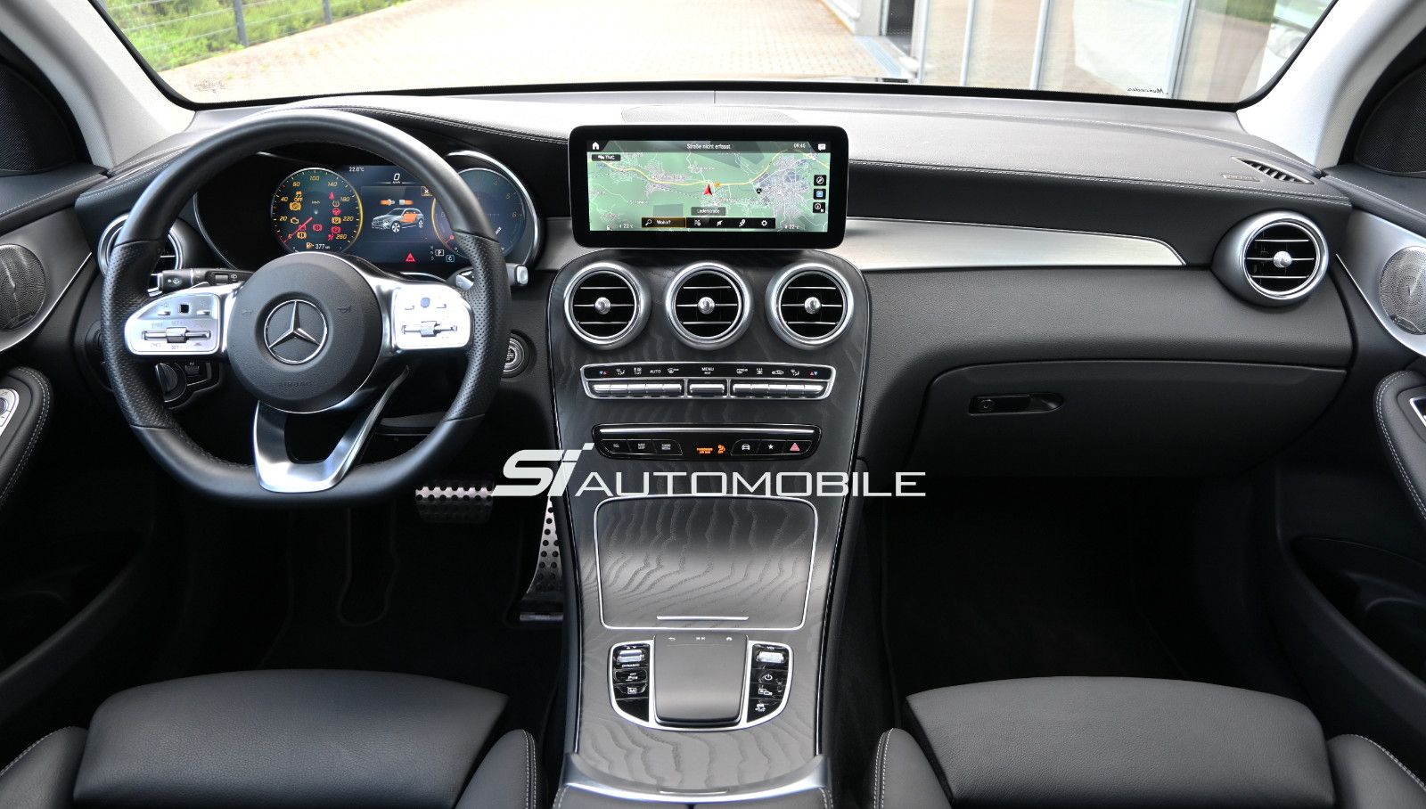 Fahrzeugabbildung Mercedes-Benz GLC 300 de 4MAT. AMG LINE °ACC°HEAD-UP°MEMORY°