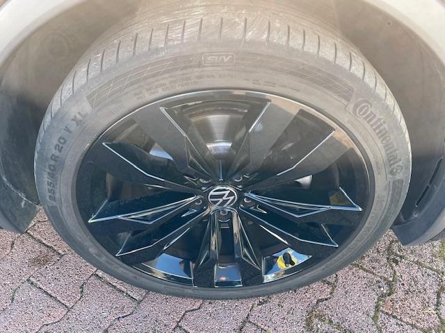 Volkswagen Tiguan R-Line 2.0 TSI 4Motion  BlackStyle Matrix
