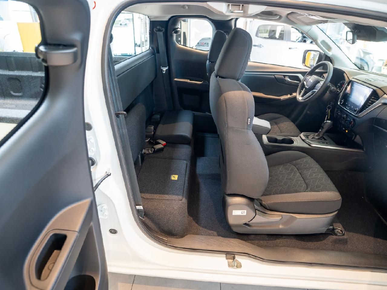 Fahrzeugabbildung Isuzu D-Max Space Cab 4WD LS