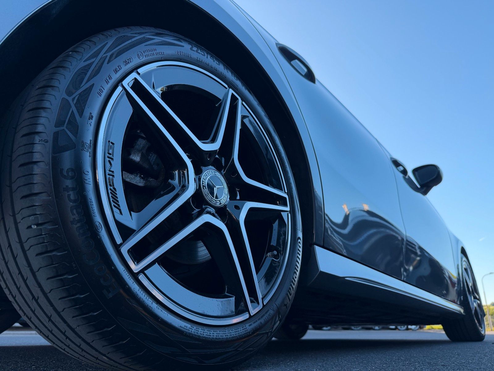 Fahrzeugabbildung Mercedes-Benz A 180 AMG Night+Pano+LED+Carplay