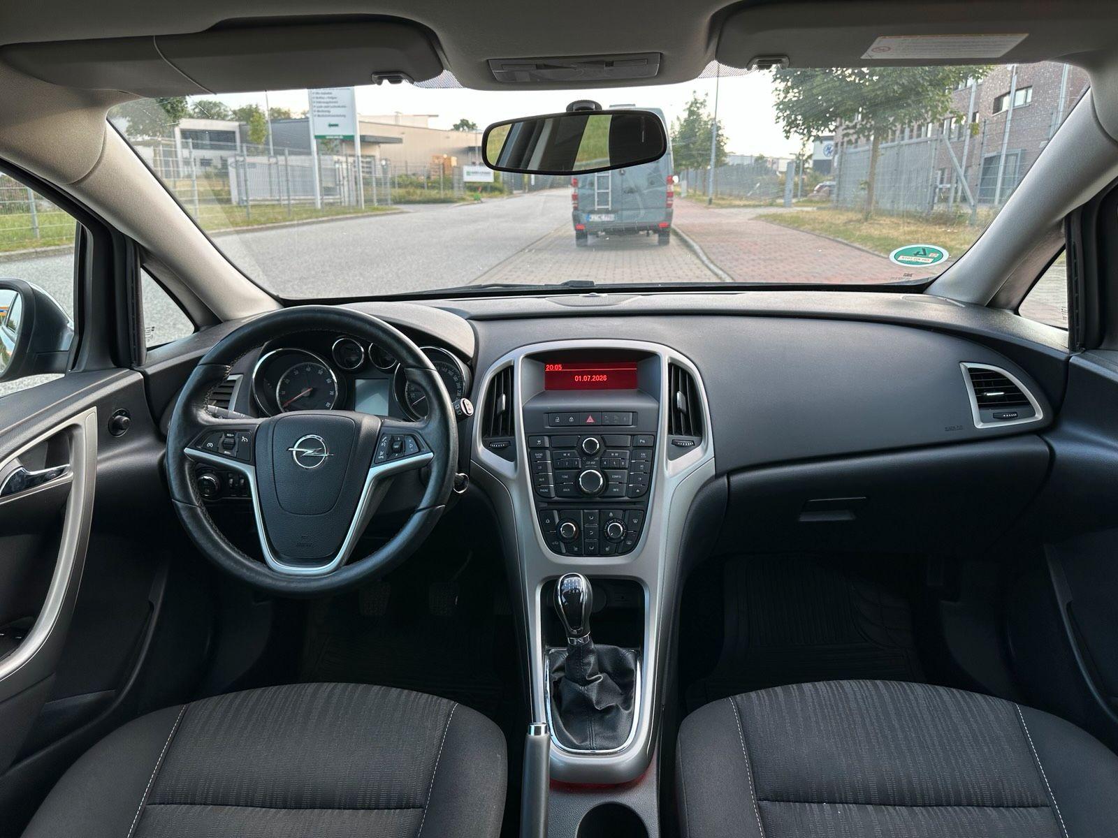 Opel Astra 2012 — photo 13
