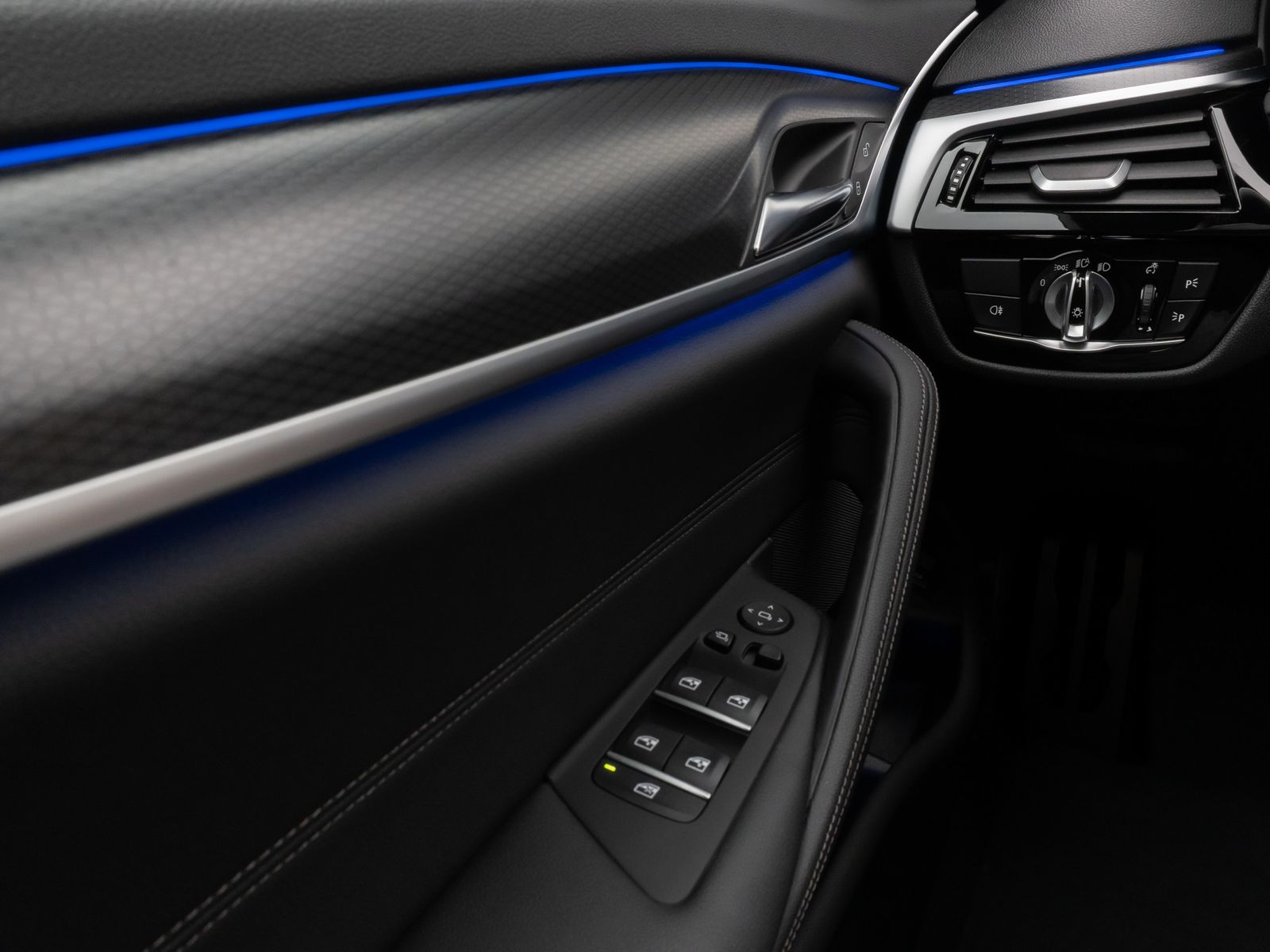 Fahrzeugabbildung BMW 530d xD M Sport Pro Kamera Laser HUD HiFi DAB