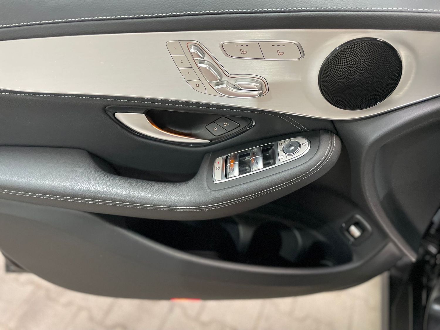 Fahrzeugabbildung Mercedes-Benz GLC 300 de 4M AMG#Pano#Wide#HeadUp#360#Memory