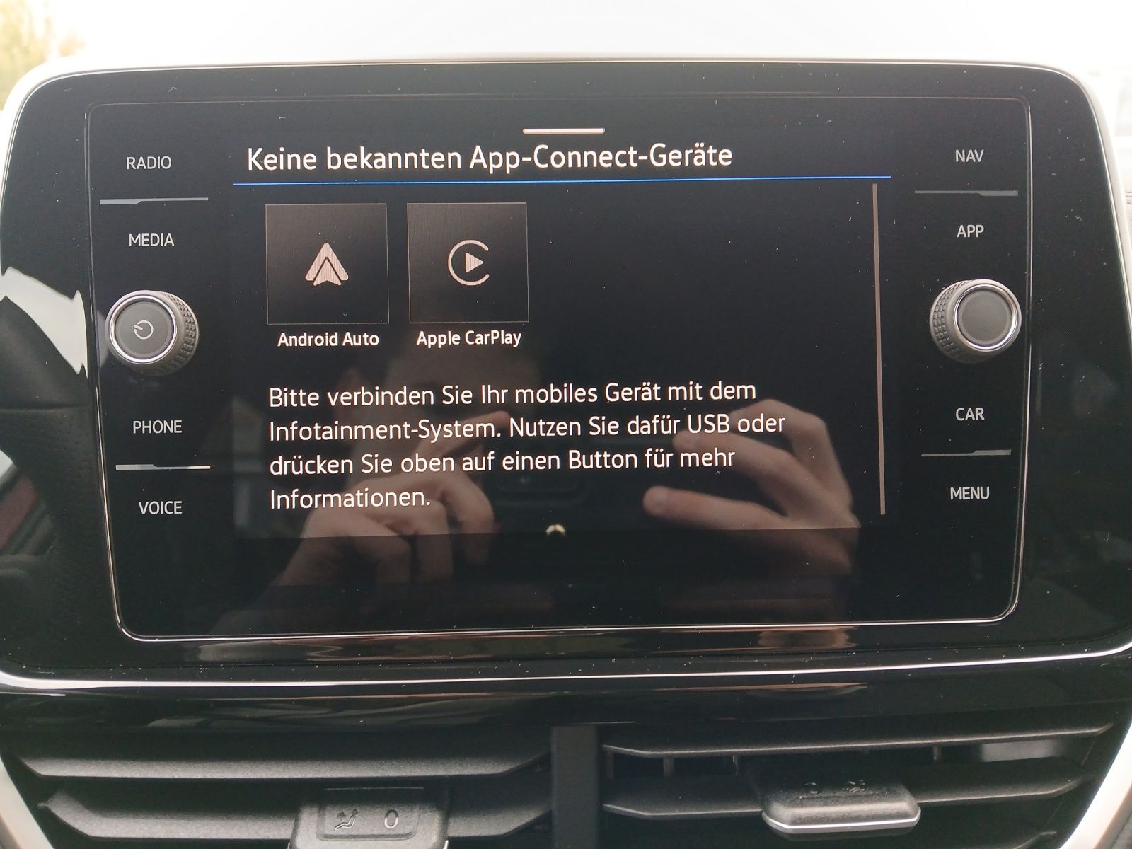 Fahrzeugabbildung Volkswagen T-Roc TSI R-Line LED AHK Navi AID ACC RFK SH