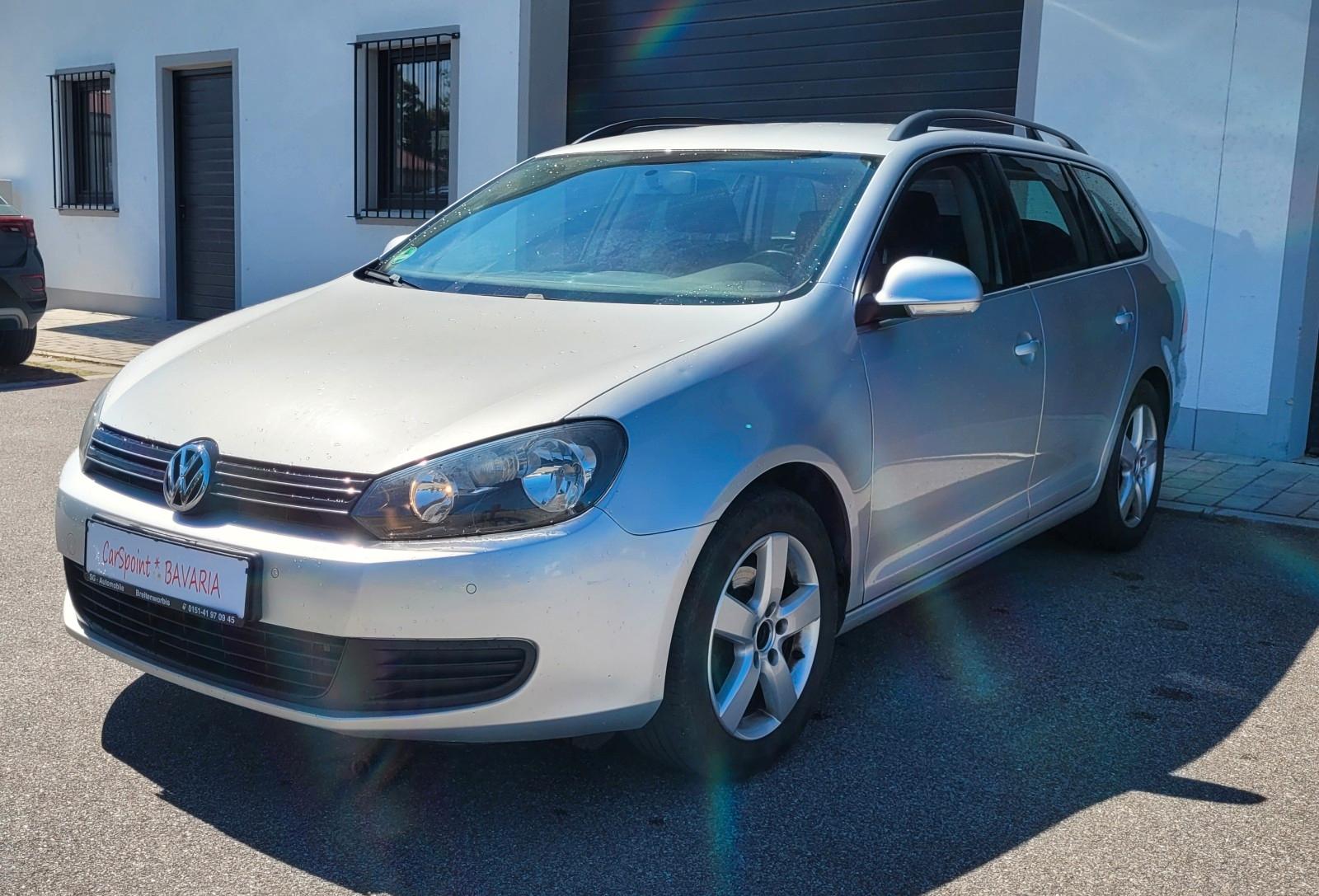 Volkswagen Golf 2011 — rear view