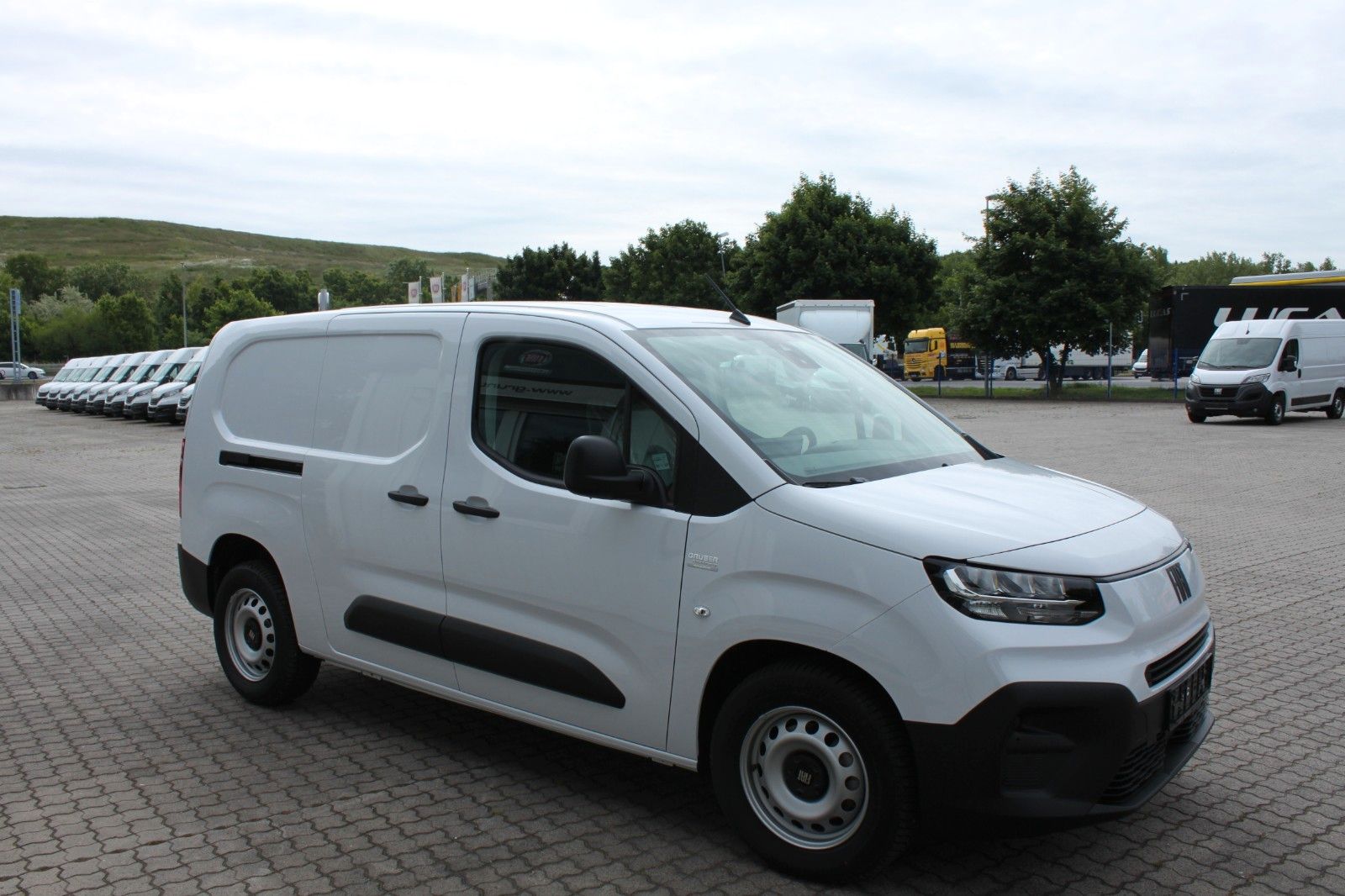 Fahrzeugabbildung Fiat Doblò L2 / erhöhte Nutzlast