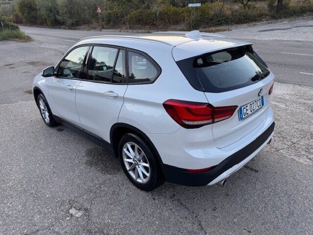 BMW Bmw X1 sDrive18d Business Advantage CAMBIO MANUA imagem 3