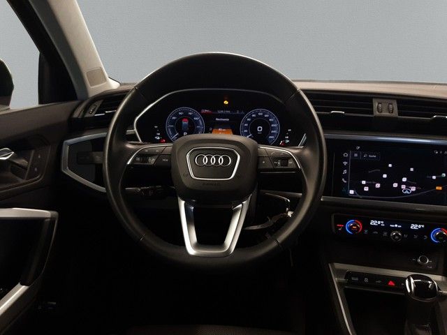 Fahrzeugabbildung Audi Q3 45TFSIe AHK Navi StdHz eleHeck Sportsitze 18"