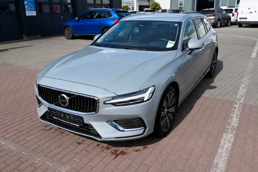 Fahrzeugabbildung Volvo V60 T6 PHEV Essential AWD*AHK*PDC*LHZG*