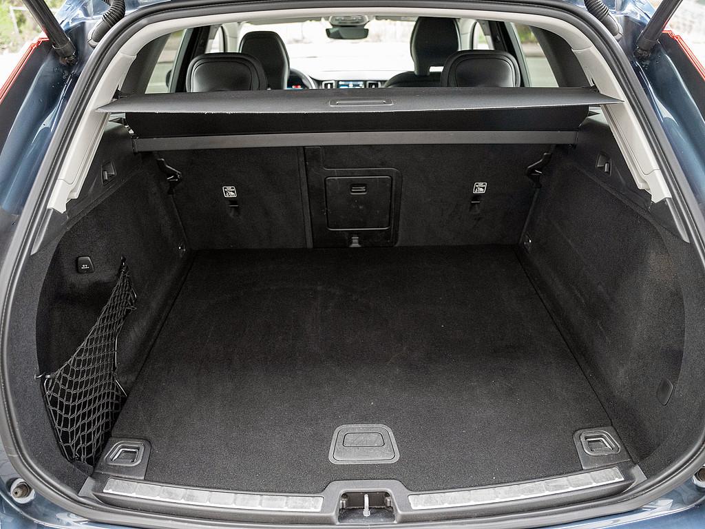 Volvo XC60 B4 Momentum Pro LED SCHEINWERFER ACC KAMERA