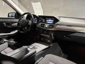Fotografie 8 des Mercedes-Benz E 220 BlueTEC 9G-TRONIC