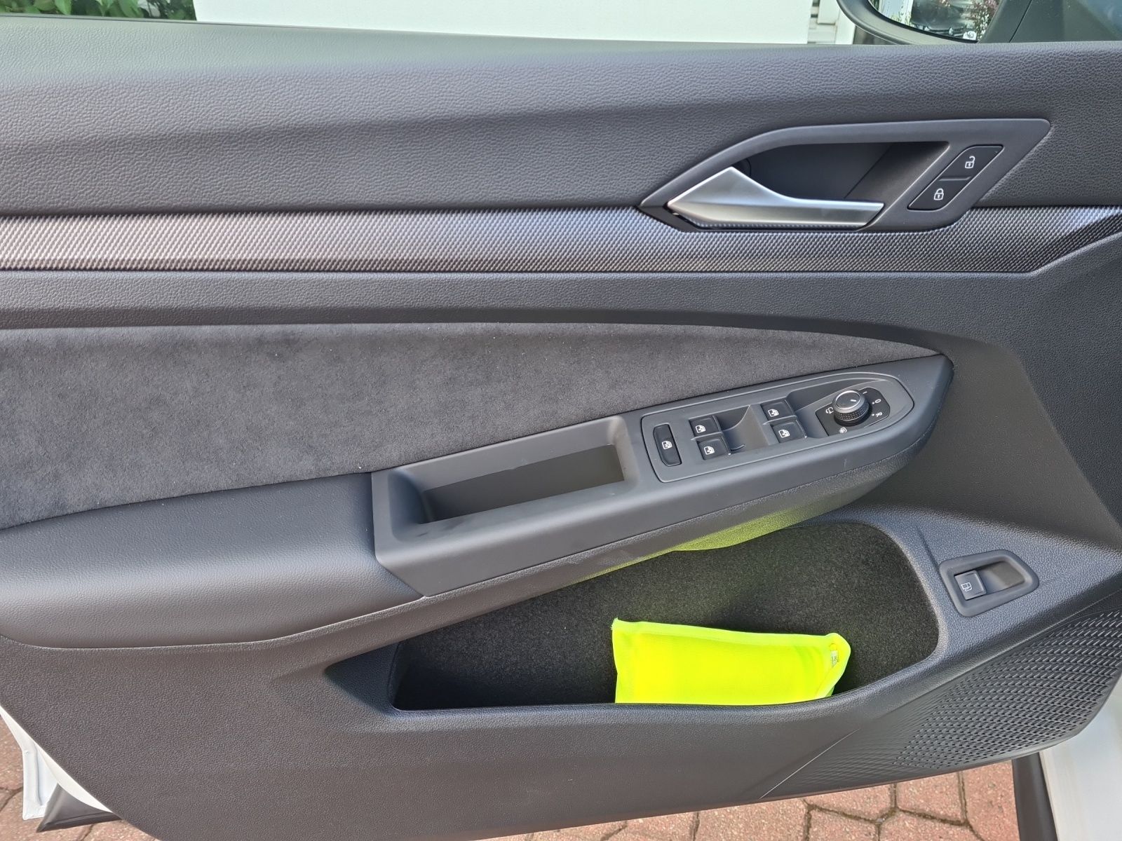 Fahrzeugabbildung Volkswagen Golf VIII GTE Matrix HUD AHK 360° DCC ACC Keyles