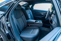 AUDI A8 50TDI LANG/ STANDHZG./ 21"/ S-LINE/ FOND TV AUDI A8 50TDI LANG/ STANDHZG./ 21"/ S-LINE/ FOND TV