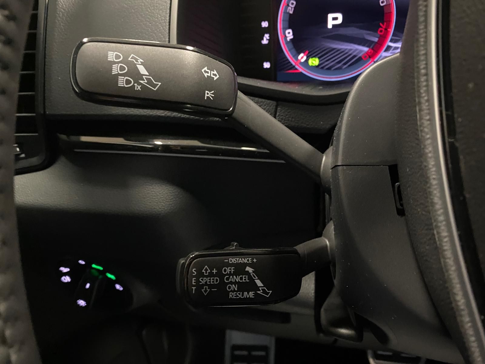 Fahrzeugabbildung SKODA Karoq 1.5 TSI SPORTLINE+MATRIX+ACC+AHK+APP+RFK++