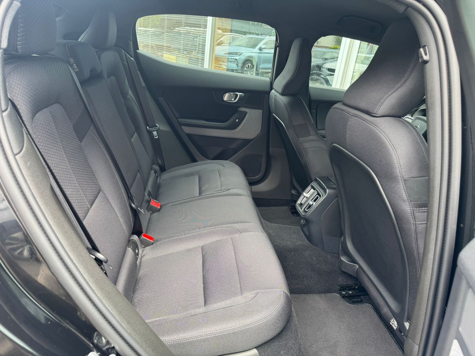 Fahrzeugabbildung Polestar 2 Standard Range SMNAVI+MEMO+SHZ+DAB+360°+19"