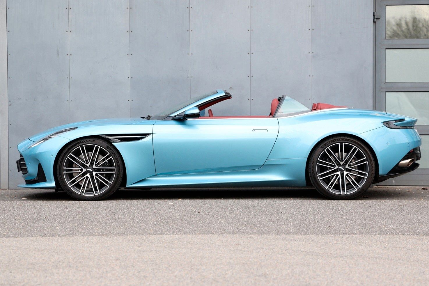 Aston Martin DB12 Volante 1. Hand foto 7