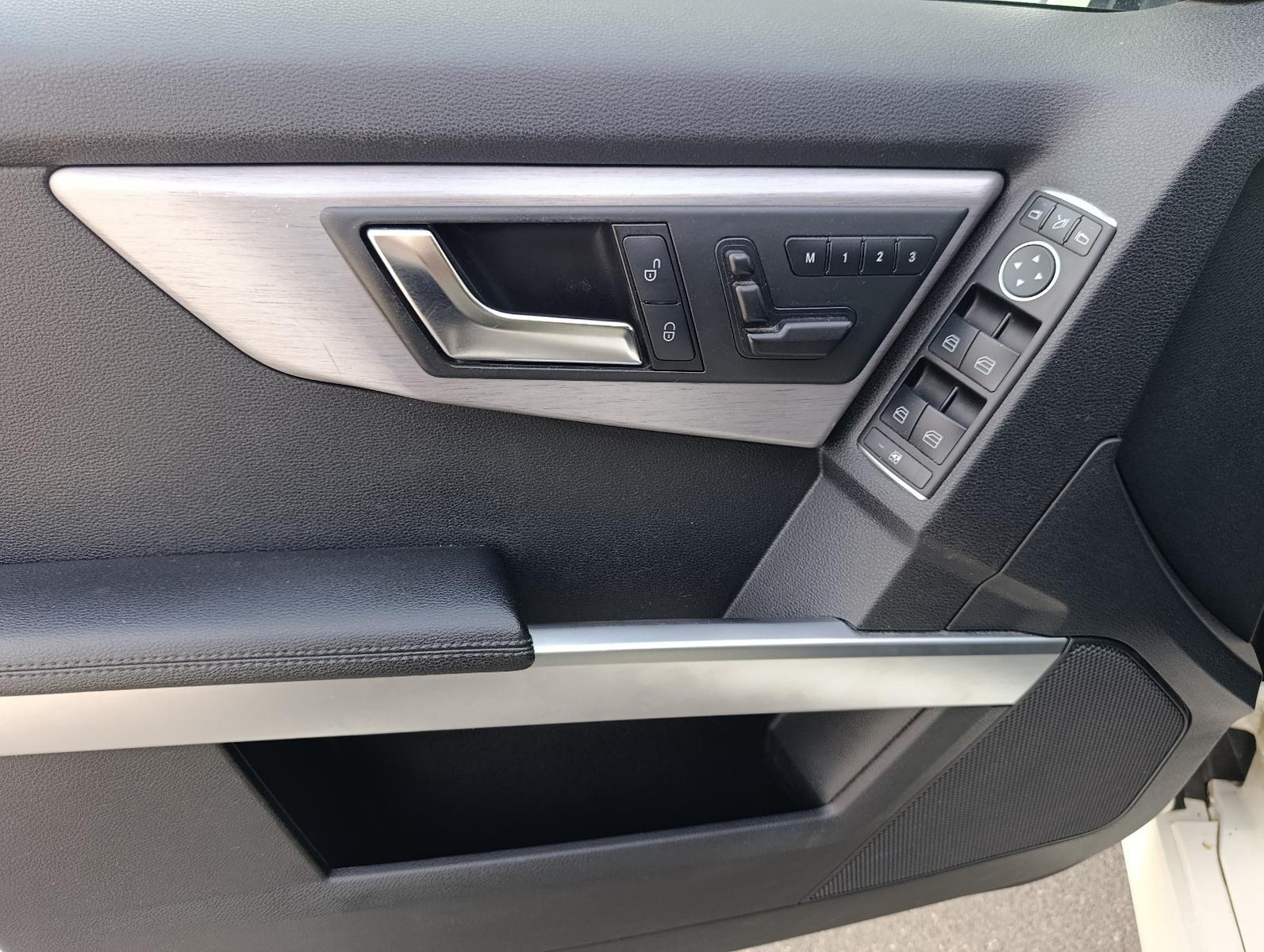 Mercedes-Benz GLK350 2011 — photo 22