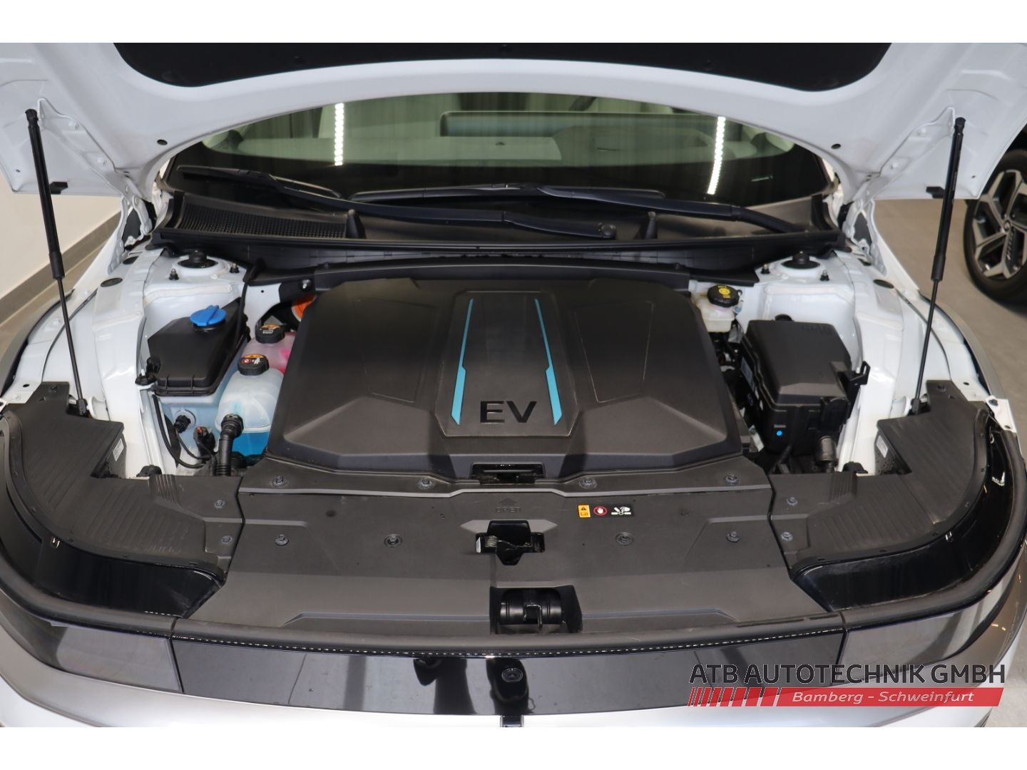 Fahrzeugabbildung Hyundai IONIQ 5 77,4 kWh UNIQ 4WD 98,9% SOH HUD Navi Sou