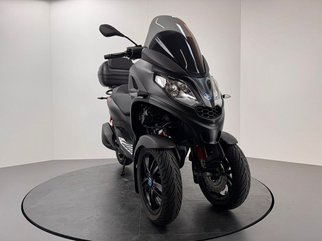 Fahrzeugabbildung Piaggio MP3 300 HPE *SERVICE NEU *TOPCASE