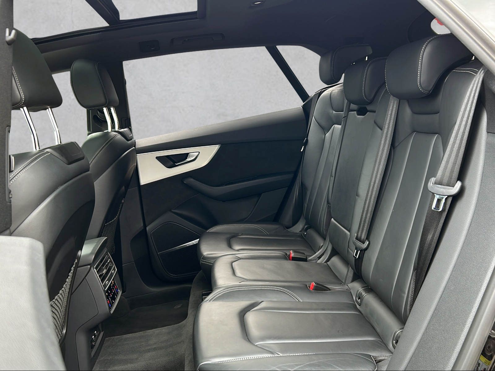 Fahrzeugabbildung Audi Q8 55 TFSI S-LINE*B&O*SOFT CLOSE* 360° *PANO AHK