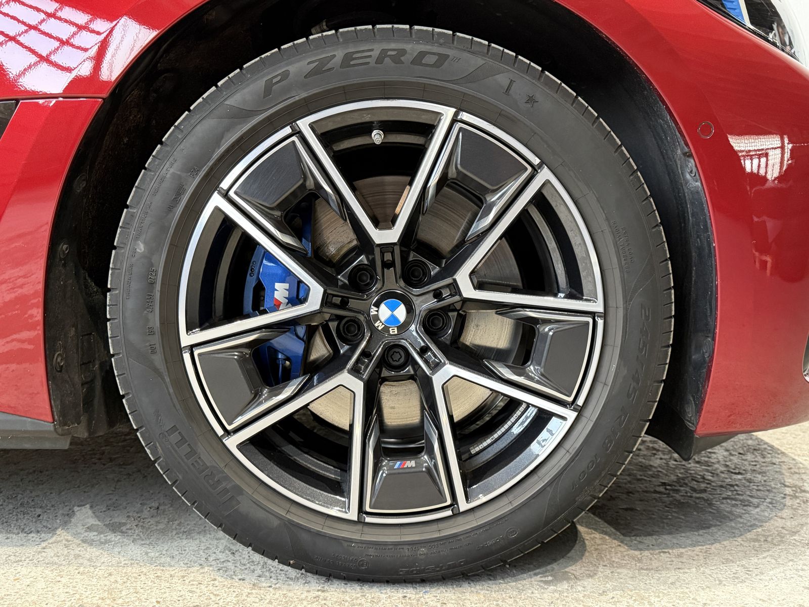 Fahrzeugabbildung BMW i4 eDrive40 M Sportpaket Driving Assistant Profe