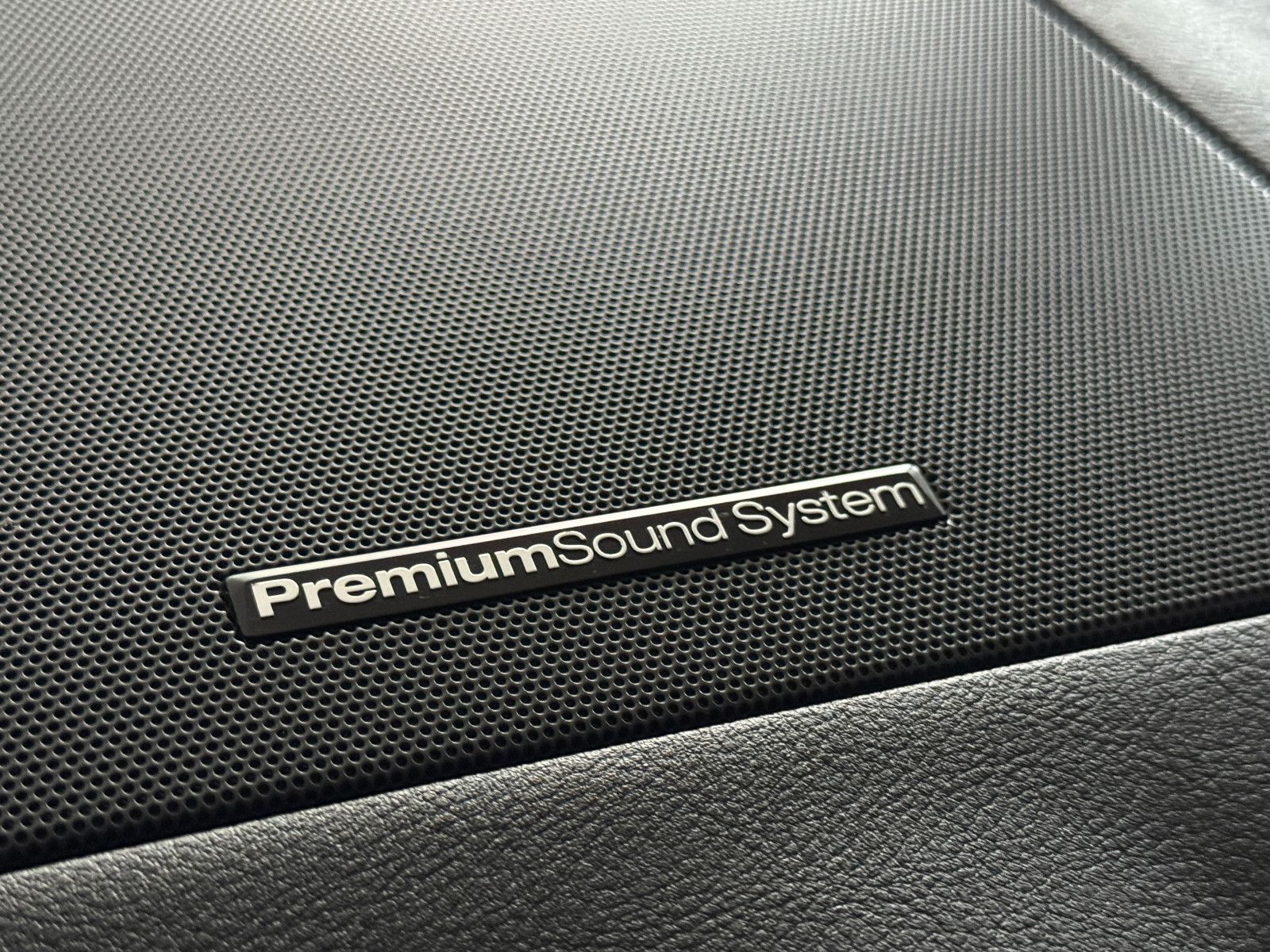 Fahrzeugabbildung Ford S-MAX AUTOMATIK SPORTPAKET TITANIUM X VOLL