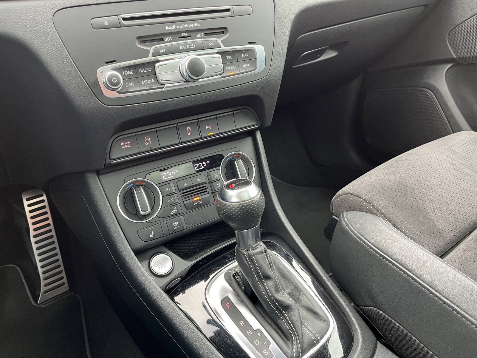 Fahrzeugabbildung Audi Q3 2.0 TFSI quattro S-LINE Comp./PANO/KAMERA/LED