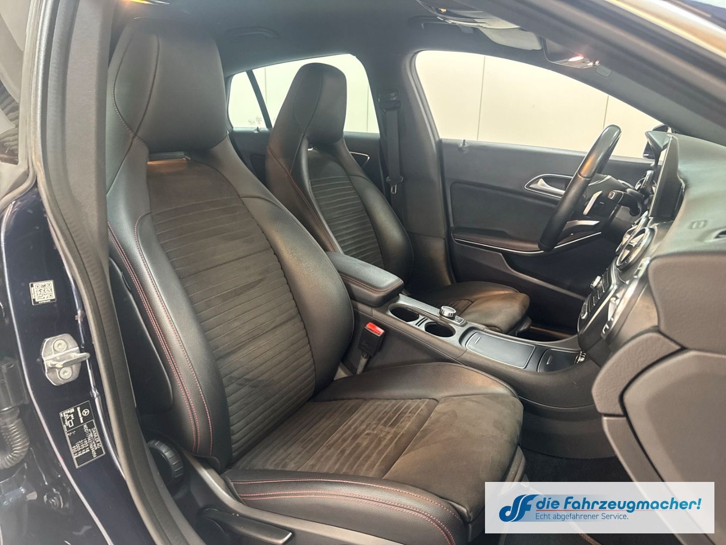 Fahrzeugabbildung Mercedes-Benz CLA 180 Shooting Brake AMG Sportpaket Navi LED *