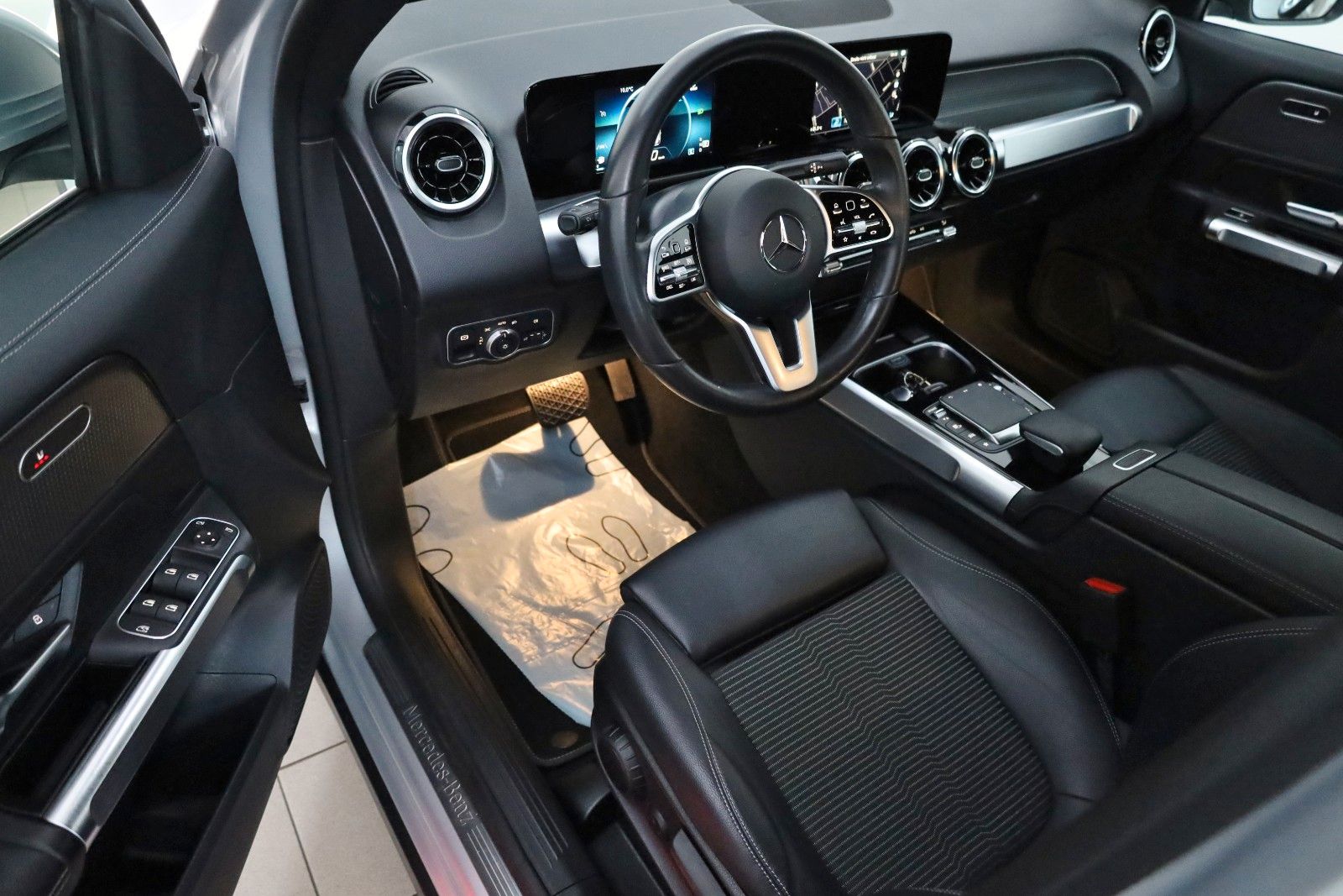 Fahrzeugabbildung Mercedes-Benz GLB 200d Progressive T.Leder,Navi,Kamera,ParkPak