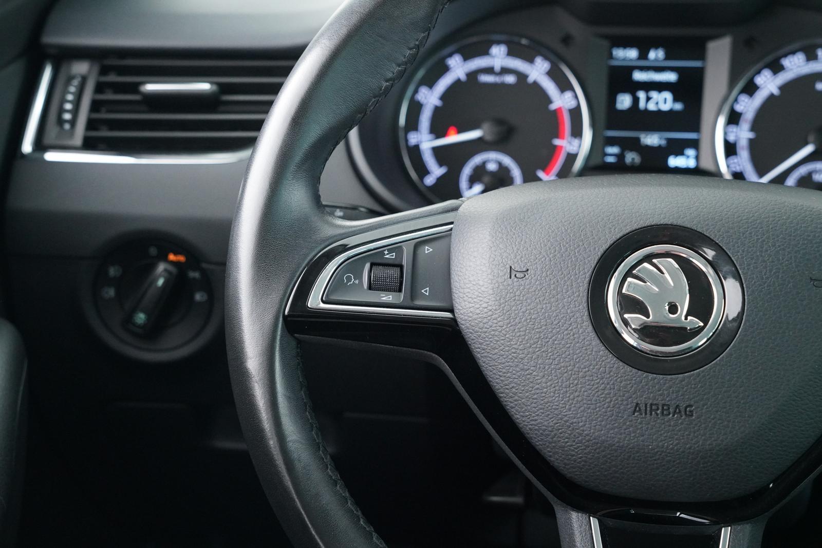 Skoda OCTAVIA COMBI TOUR 1.5TSI SCHECKHEFTGEPFLEGT uvm