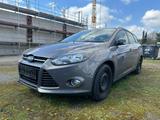 Ford Focus Kombi 1.6 Titanium NAVI SHZ KAM PDC v+h - Ford Focus mit Benzin-Antrieb: Kombi, 1.6