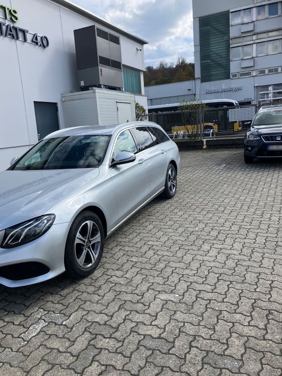 Image of Mercedes-Benz E 220
