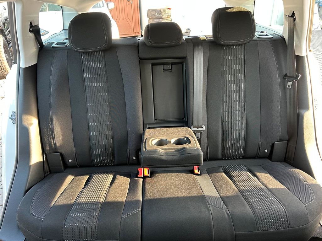 Car Image 28
