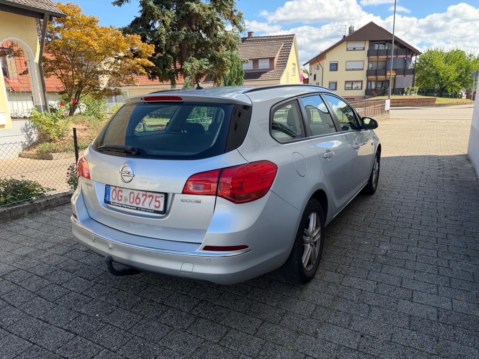 Opel Astra 2015 — interior